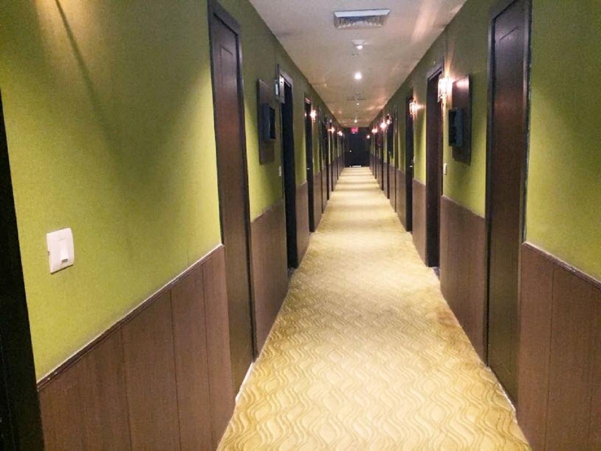 Hotel Vista Нью-Дели Экстерьер фото